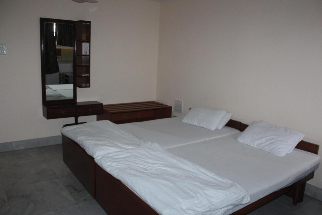 Service Apartments, Park Street, Calcutta Bagian luar foto