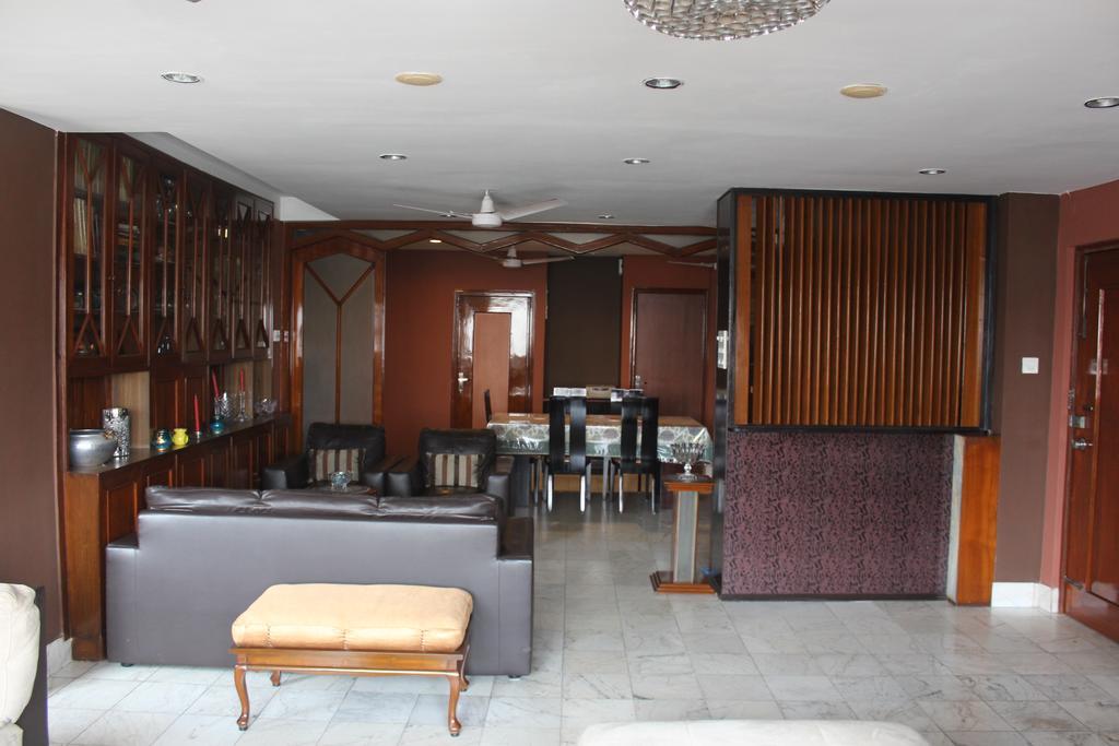 Service Apartments, Park Street, Calcutta Bagian luar foto
