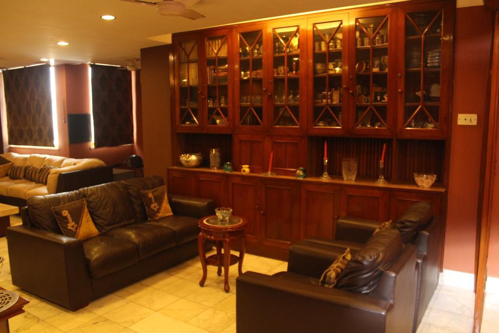 Service Apartments, Park Street, Calcutta Bagian luar foto