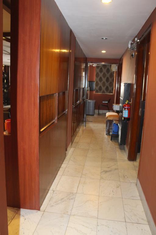 Service Apartments, Park Street, Calcutta Bagian luar foto