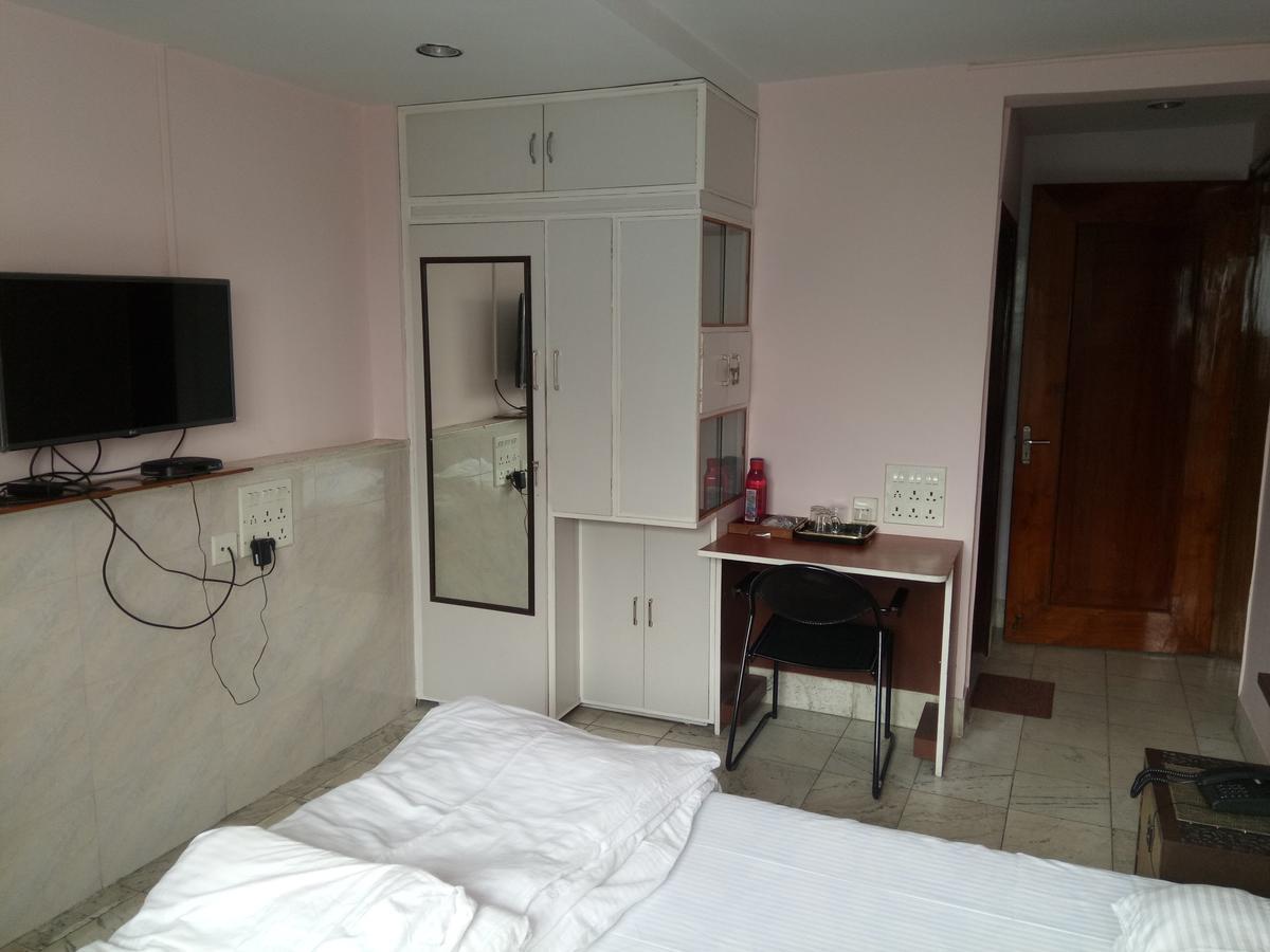 Service Apartments, Park Street, Calcutta Bagian luar foto