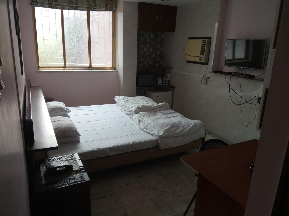Service Apartments, Park Street, Calcutta Bagian luar foto