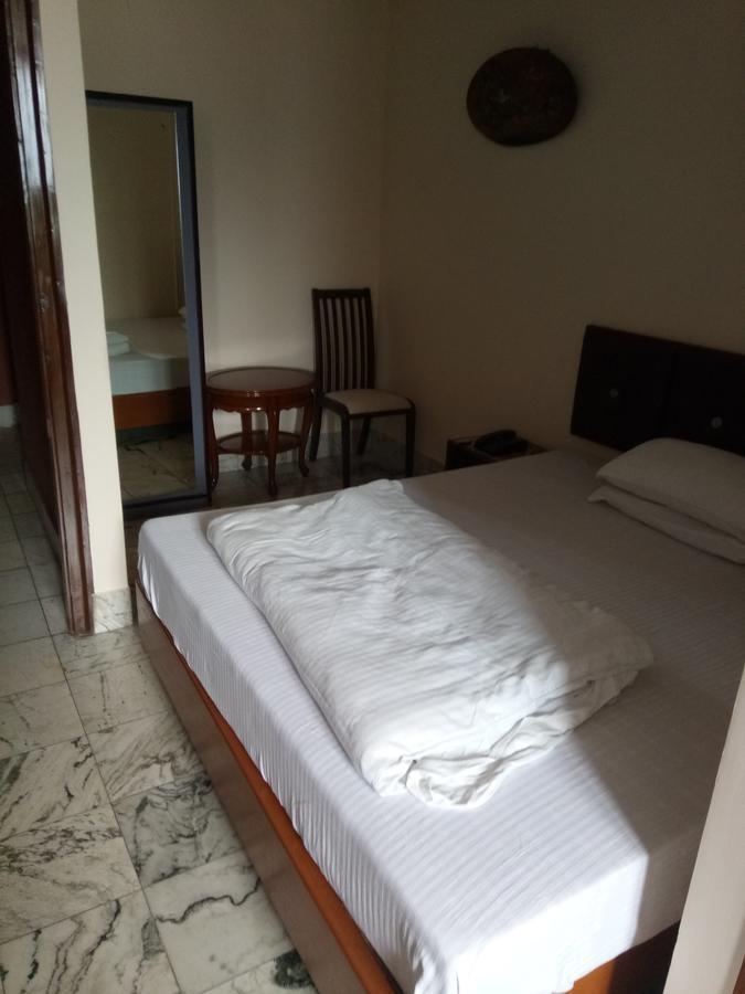 Service Apartments, Park Street, Calcutta Bagian luar foto